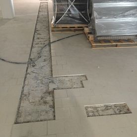 Lebensmittelmarkt - Fliesenreparatur im Bestand